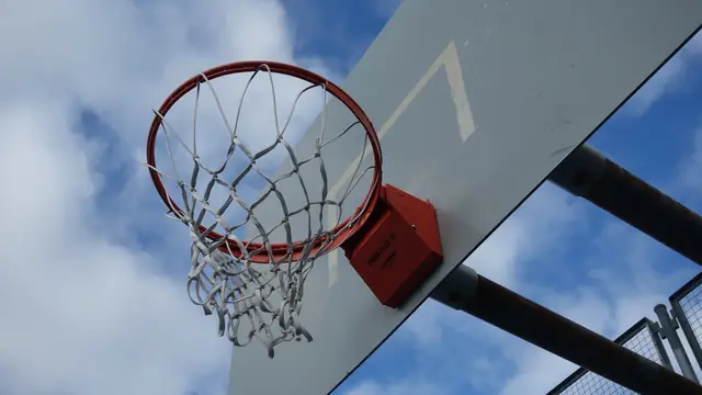 Genrebild: basket för barn